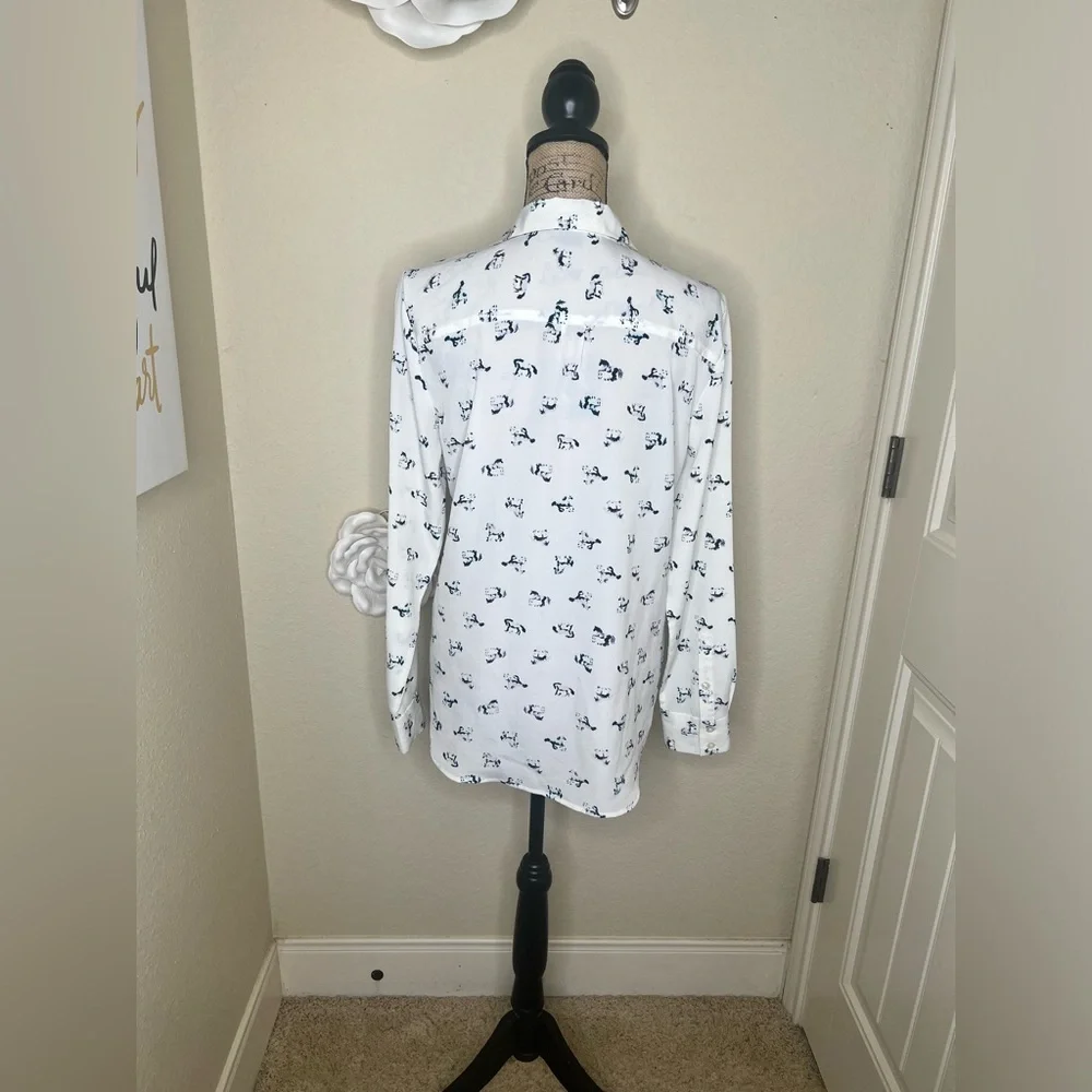 NTM: Ann Taylor Creamy White & Blue Wandering Horses Button Down Top Sz 8